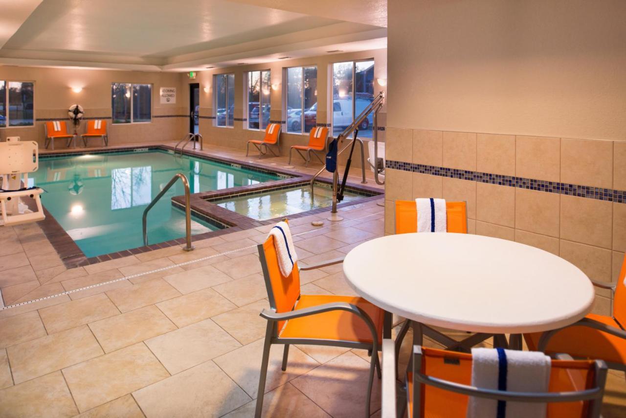 Holiday Inn Express & Suites Pittsburg By Ihg Exterior foto