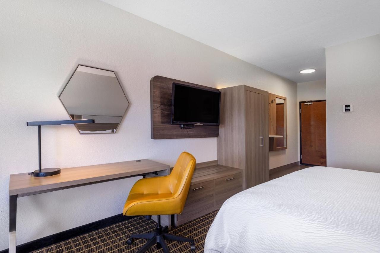 Holiday Inn Express & Suites Pittsburg By Ihg Exterior foto