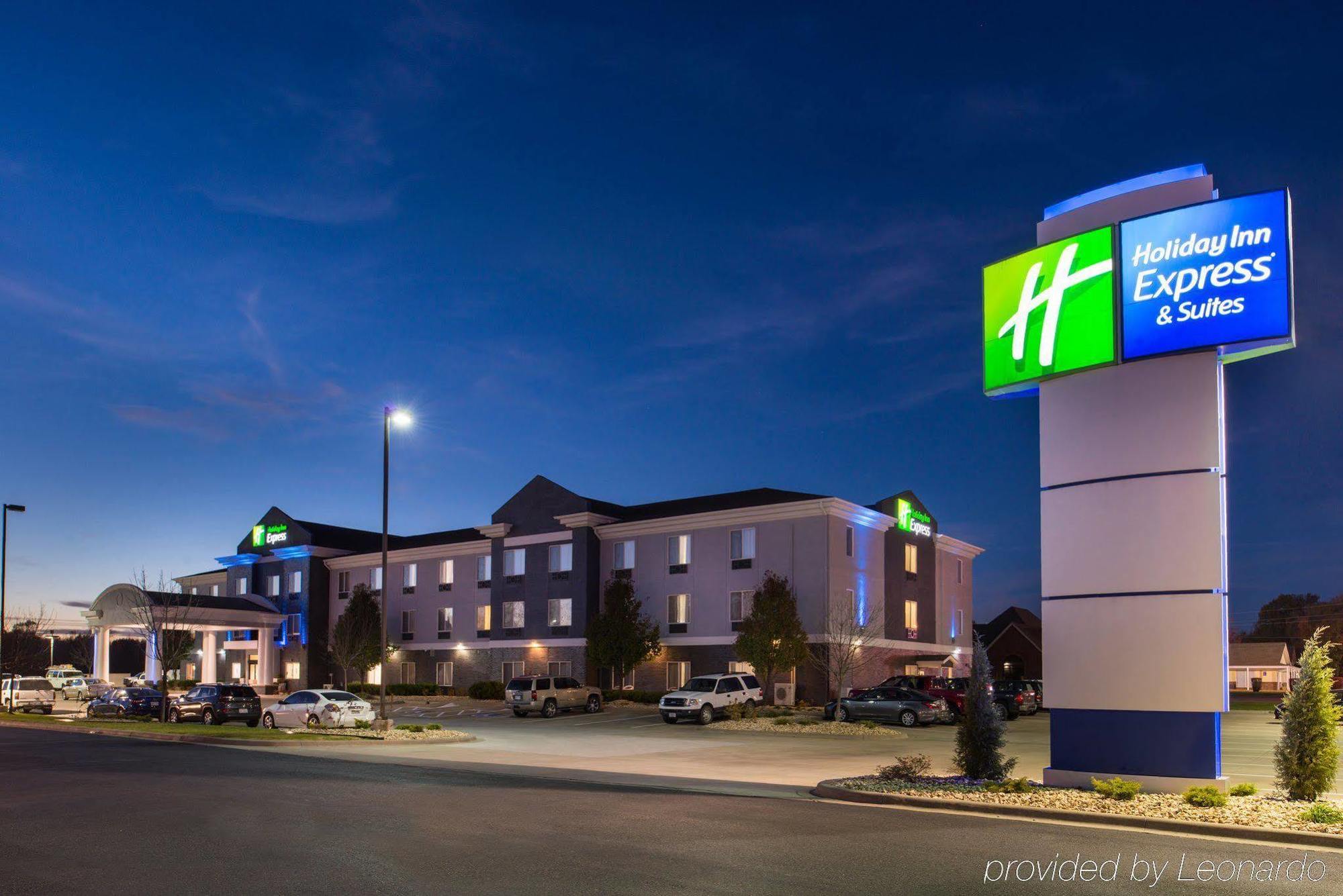 Holiday Inn Express & Suites Pittsburg By Ihg Exterior foto