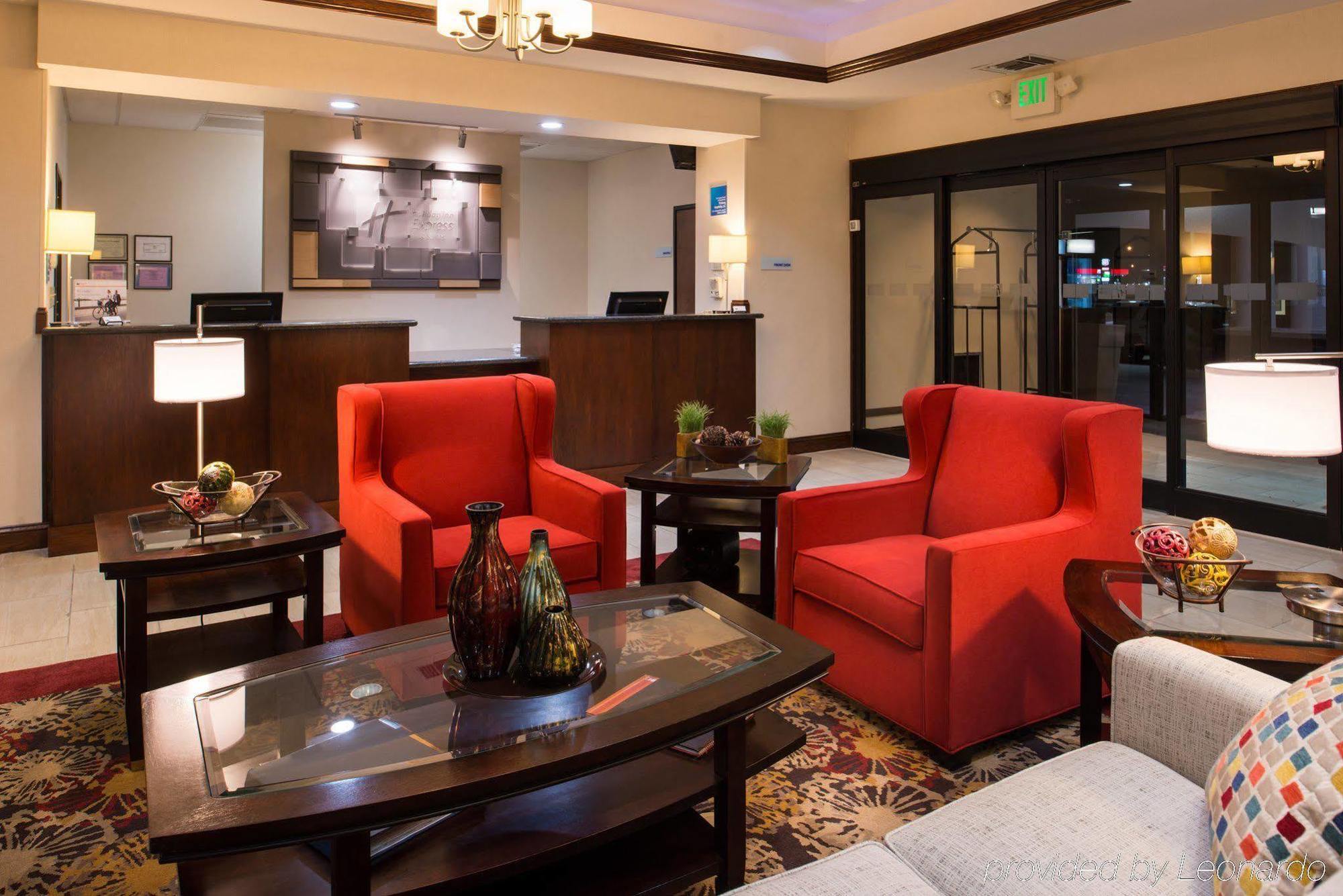 Holiday Inn Express & Suites Pittsburg By Ihg Exterior foto