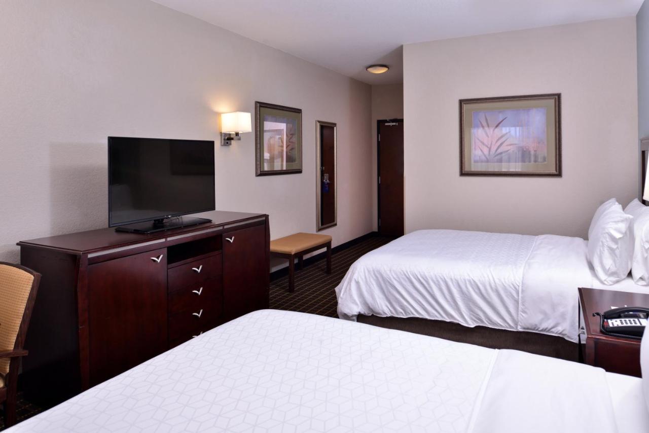 Holiday Inn Express & Suites Pittsburg By Ihg Exterior foto